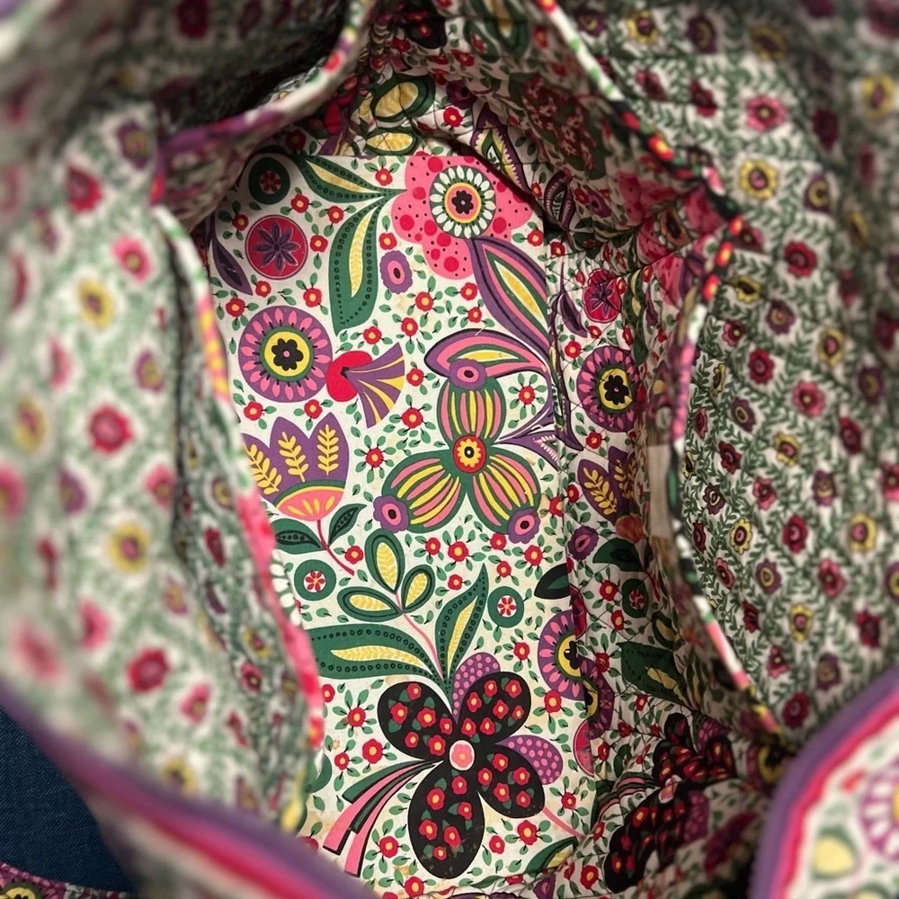 Vera Bradley Large Travel Tote with 6 Inside Pockets Viva La La Green Flowers - Picture 9 of 12